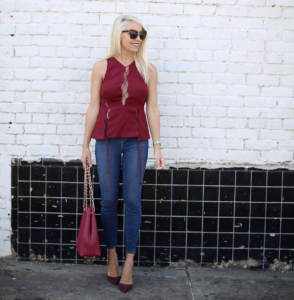 bordeaux top with ties at the side, high waisted denim jeans, wine colored suede pumps, bordeaux suede pumps, maroon leather hobo