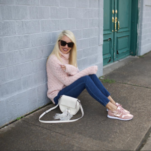 light pink chunky sweater, blush sweaters for fall, blush cozy sweater, light pink sneakers, trendy pink sneakers