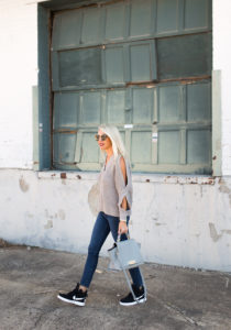 cute cold shoulder sweater, gray cold shoulder ribbed sweater, medium wash skinny jeans, skinny jeans with sneakers, grey top handle handbag