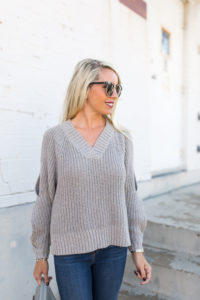 gray sweaters for fall, comfy gray sweater, sunglasses for fall, jaime shrayber