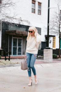 bat wing ivory knit, bat wing ivory sweater, floral skinny jeans, suede open toe sandals, beige leather satchel