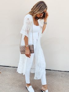 fashion blogger wearing white madewell high rise skinny jeans
