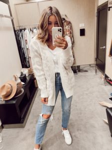 jaime shrayber nordstrom anniversary sale 2020 try on - barefoot dreams leopard cardigan and Levi’s 501 skinny