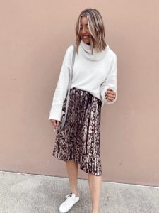 fashion blogger wearing leopard animal print pleated midi skirt