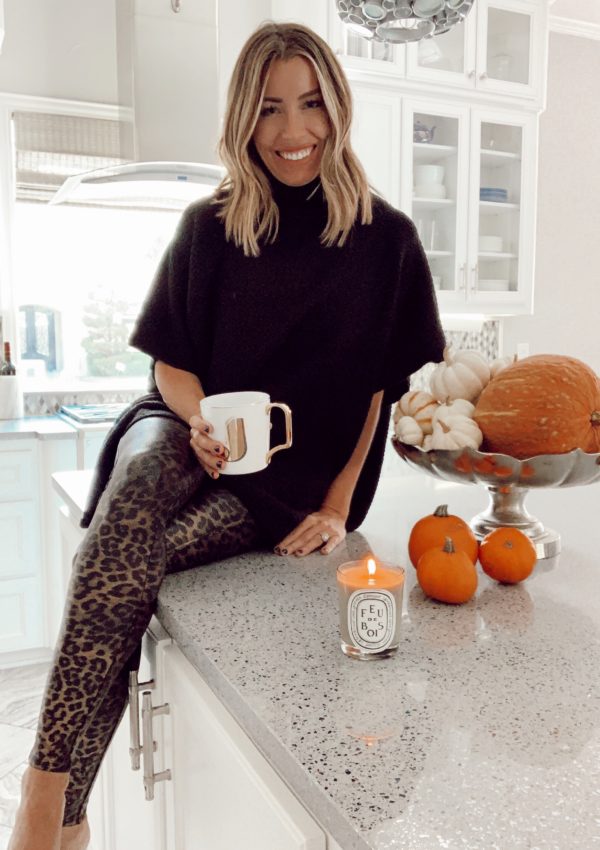 fashion blogger sharing diptyque fall home decor candle
