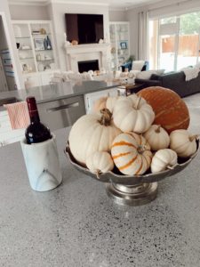 lifestyle blogger fall pumpkin arrangement