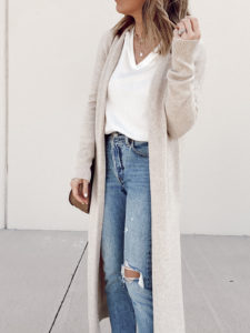 how to wear long cardigan in fall winter weather with jeans