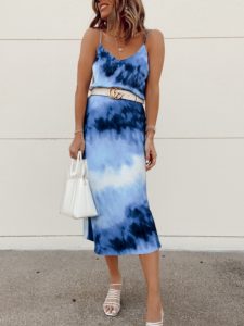 fashion blogger wearing tie dye matching 2 piece skirt set