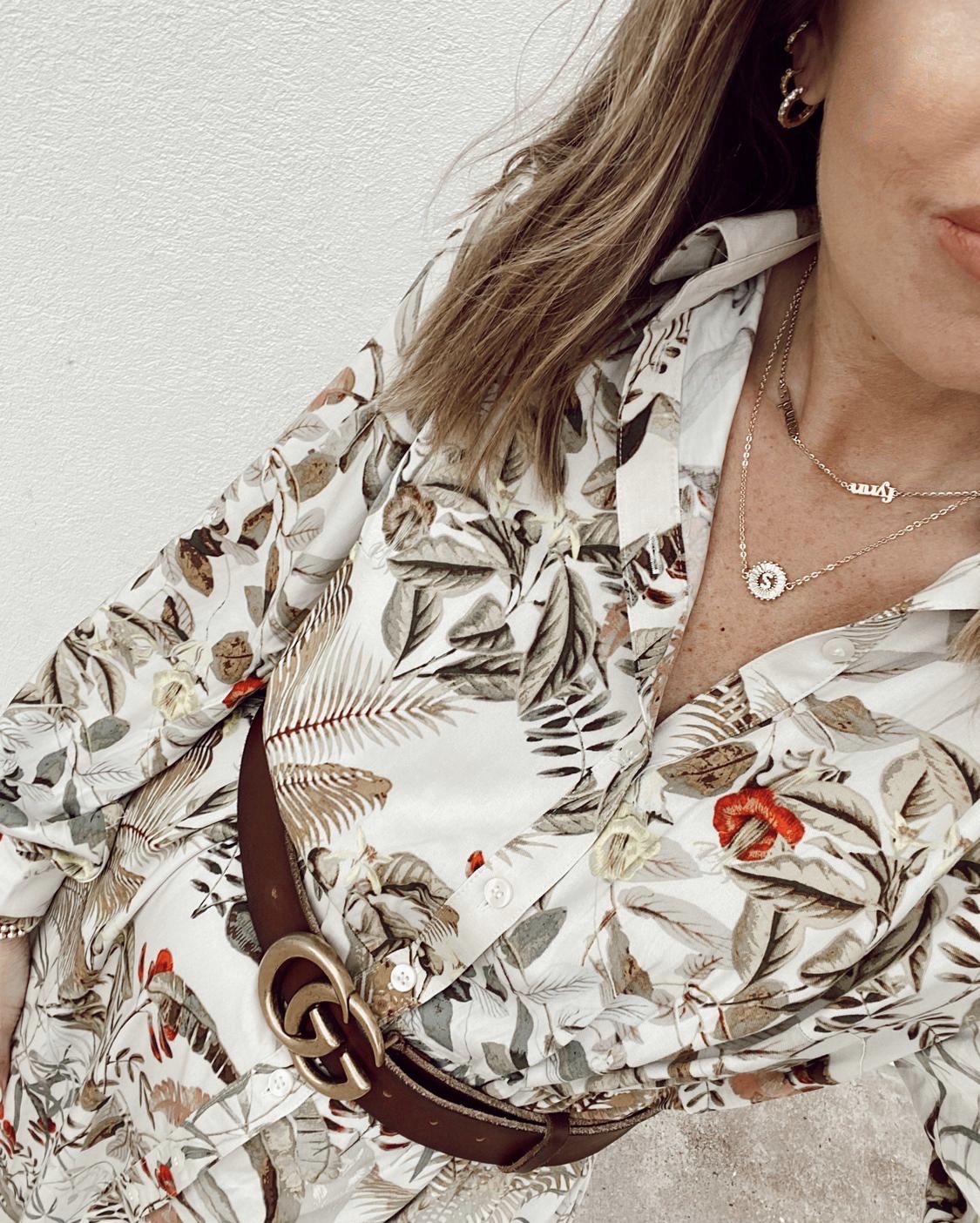 how to layer dainty gold necklaces like a style blogger