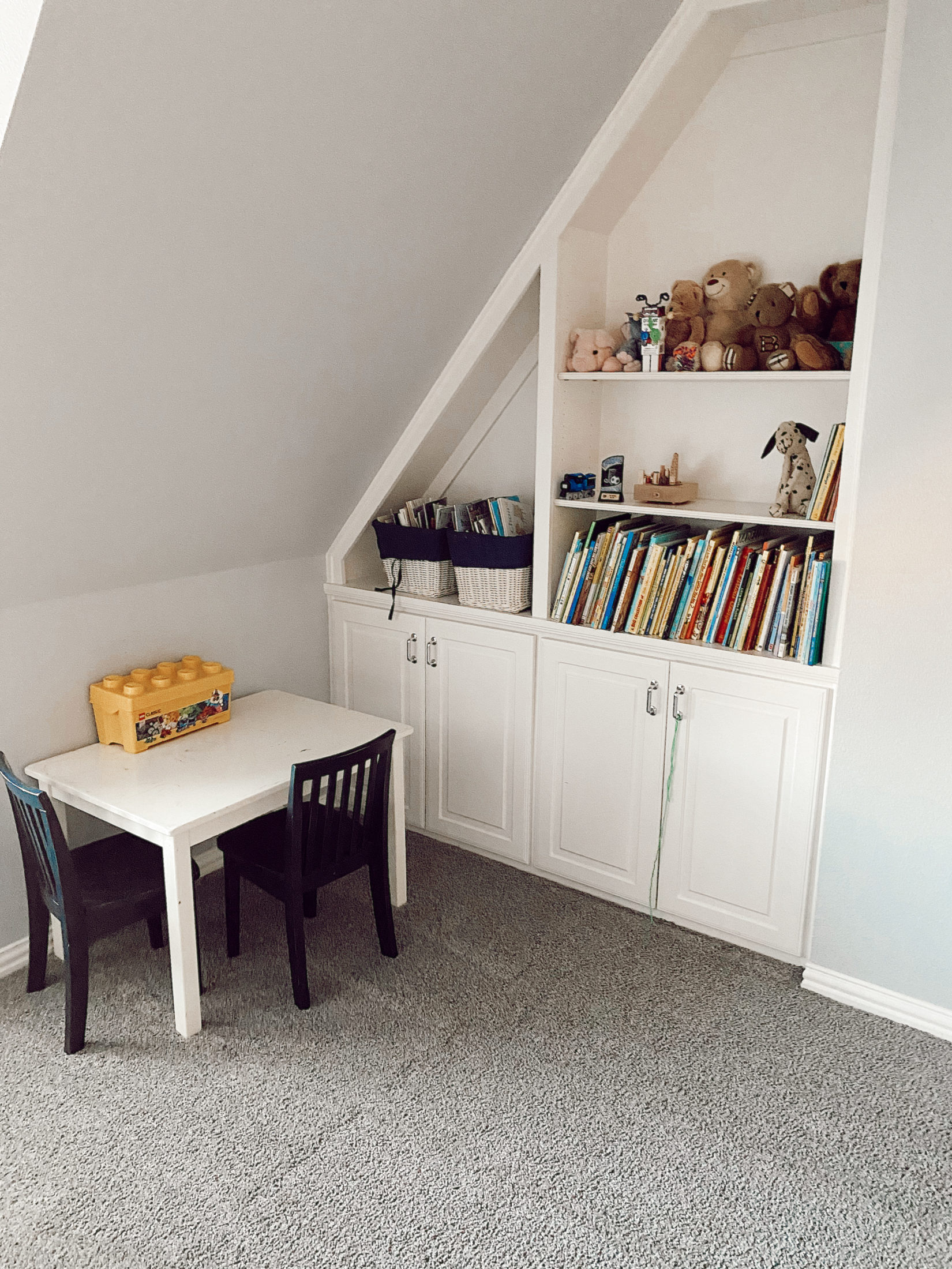 simple and minimal kids playroom home decor