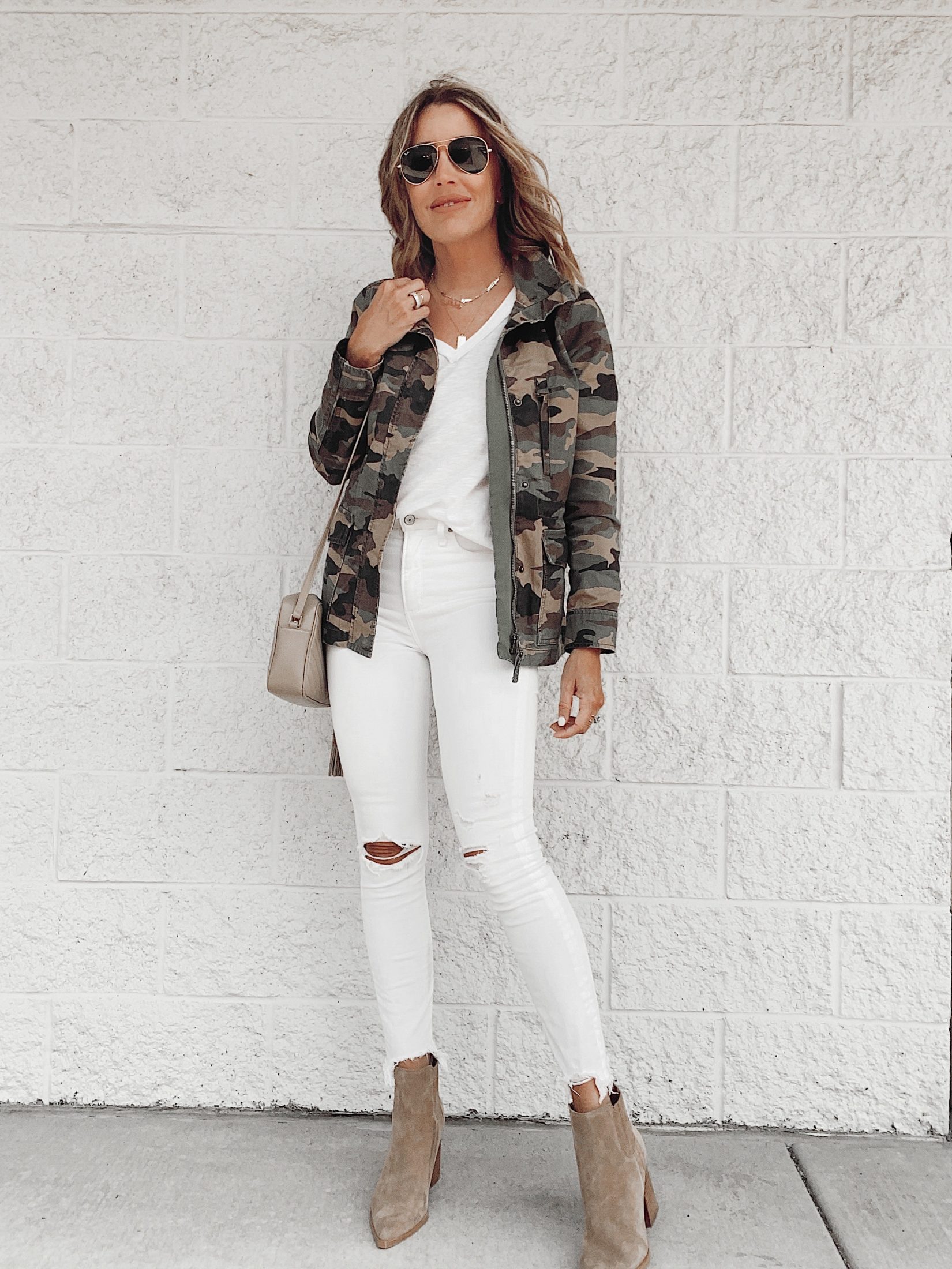 jaime shrayber styling madewell camo jacket with white jeans for fall 2020